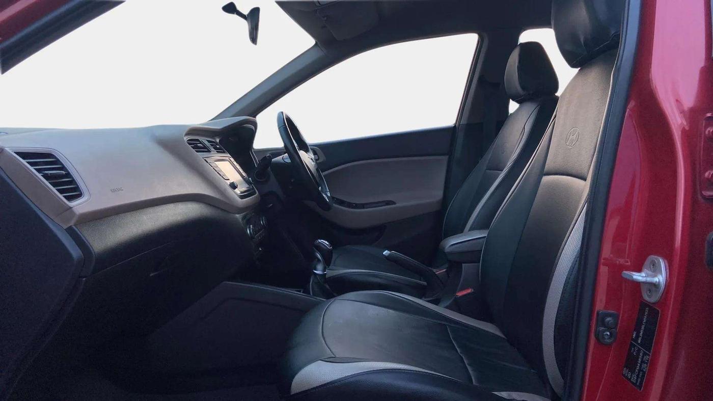 2015 Hyundai Elite i20 ASTA 1.4 CRDI (O), Diesel, Manual, 93,361 km, Right Side Front Door Cabin