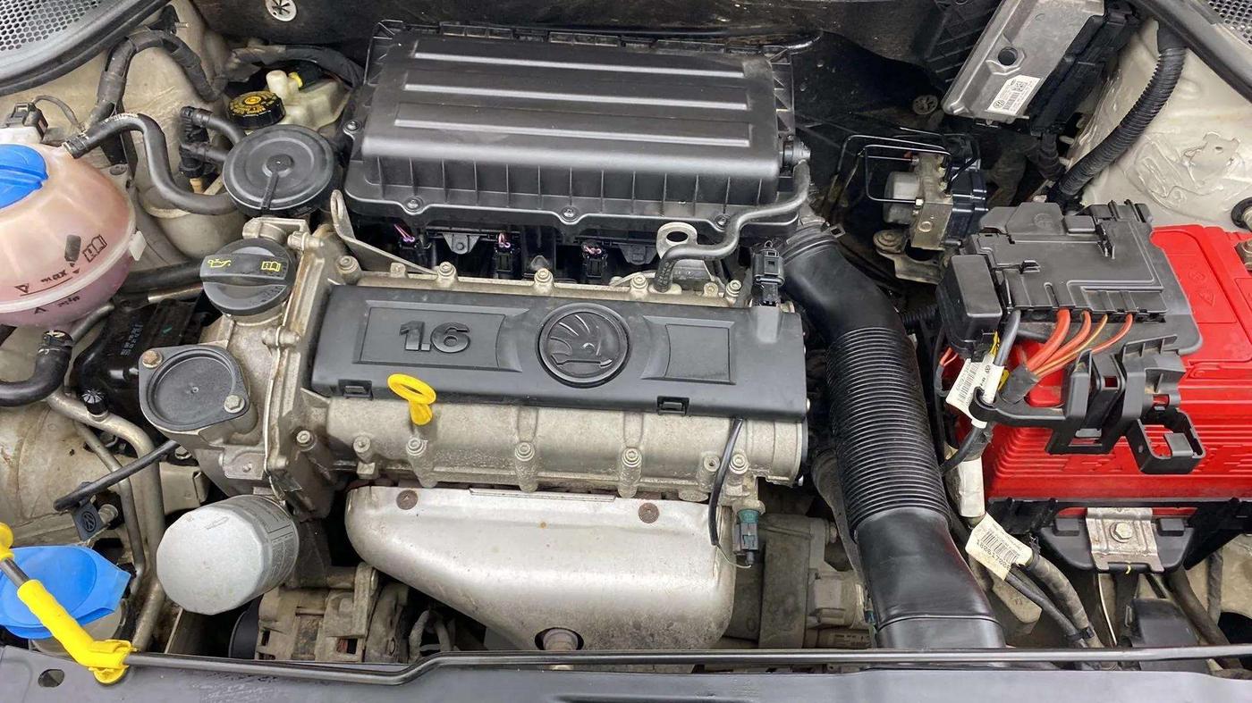 2018 Skoda Rapid STYLE 1.6 MPI, Petrol, Manual, 75,846 km, Engine View