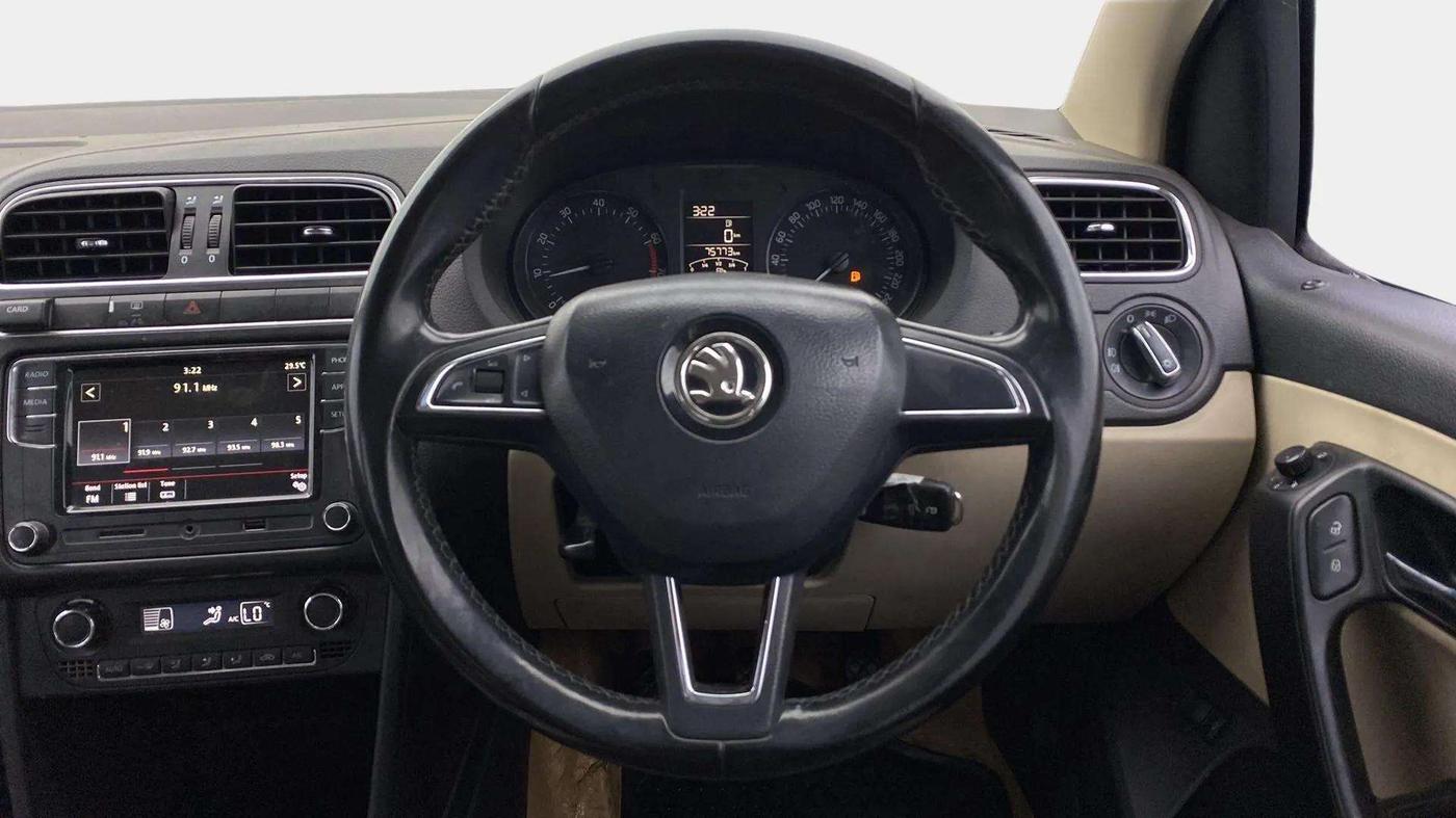 2018 Skoda Rapid STYLE 1.6 MPI, Petrol, Manual, 75,846 km, Steering Wheel Close Up
