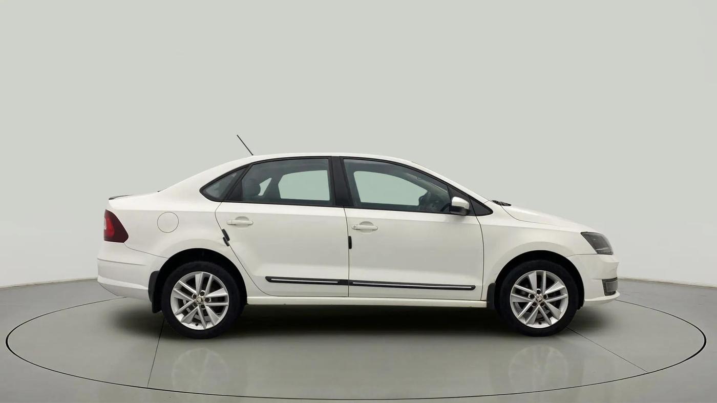 2018 Skoda Rapid STYLE 1.6 MPI, Petrol, Manual, 75,846 km, Right Side View