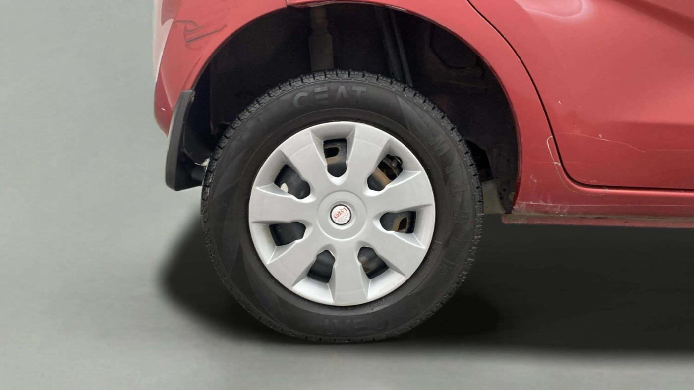 2018 Datsun Redi Go T (O), Petrol, Manual, 57,476 km, Right Rear Wheel