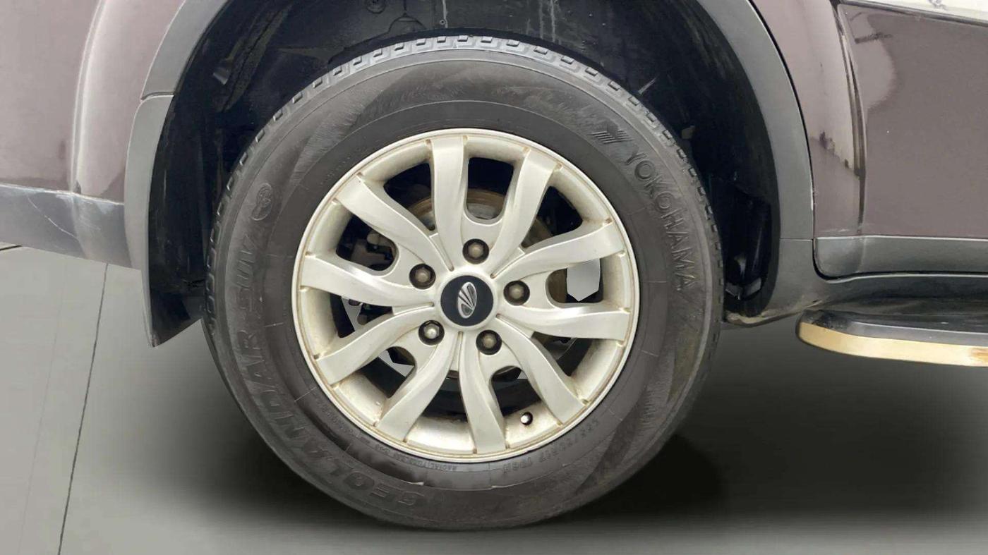 2017 Mahindra XUV500 W10, Diesel, Manual, 88,175 km, Right Rear Wheel