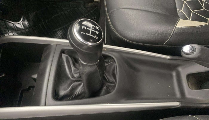 2017 Maruti Baleno DELTA PETROL 1.2, Petrol, Manual, 36,715 km, Gear lever - Boot cover slightly torn