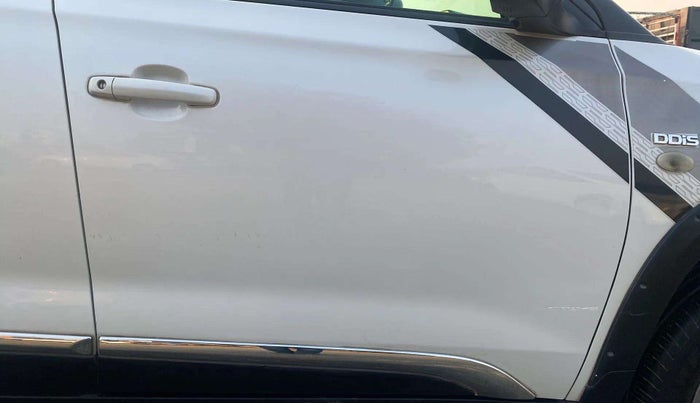 2017 Maruti Vitara Brezza ZDI, Diesel, Manual, 77,450 km, Driver-side door - Door visor damaged