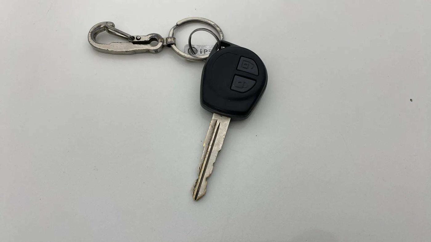 2015 Maruti Swift VXI, Petrol, Manual, 69,965 km, Key Close Up