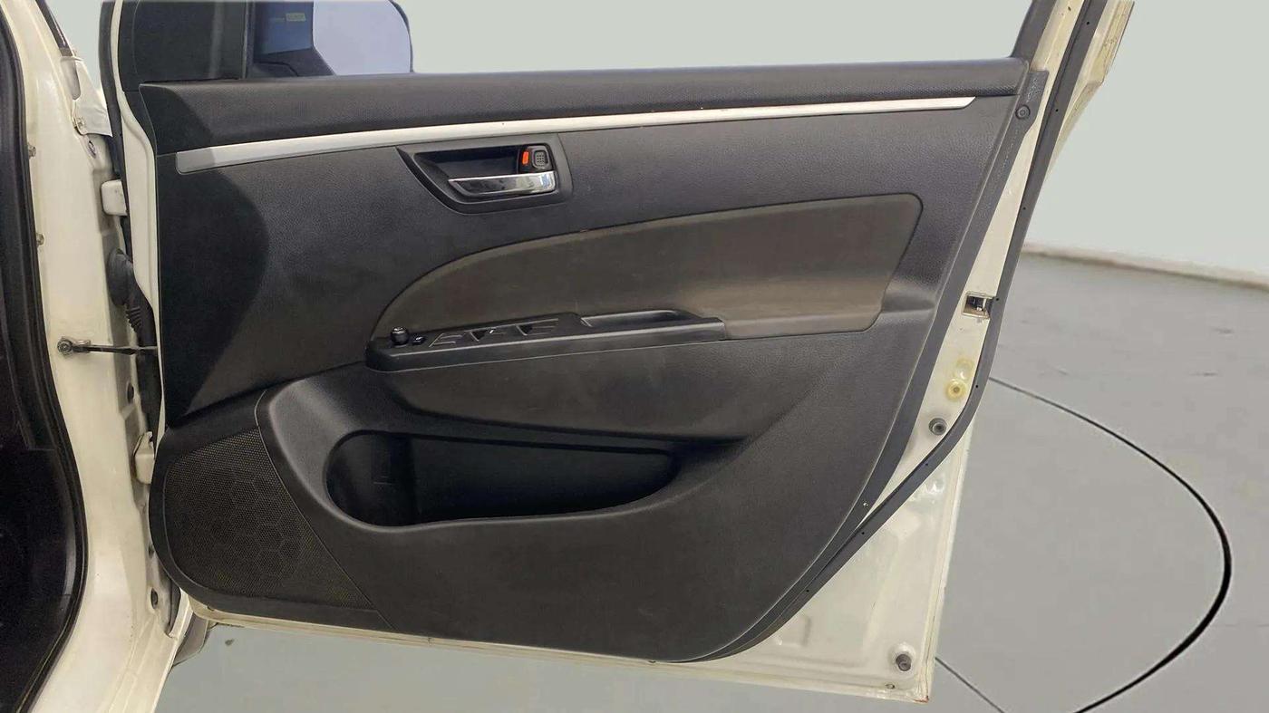 2015 Maruti Swift VXI, Petrol, Manual, 69,965 km, Driver Side Door Panels Control