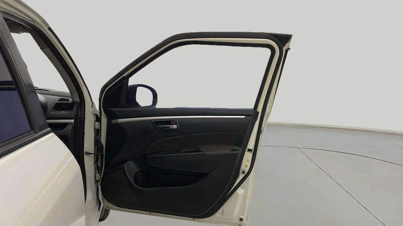 2015 Maruti Swift VXI, Petrol, Manual, 69,965 km, RHS Front Door