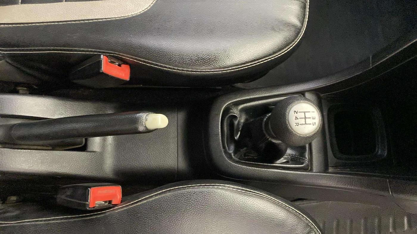 2015 Maruti Swift VXI, Petrol, Manual, 69,965 km, Gear Lever