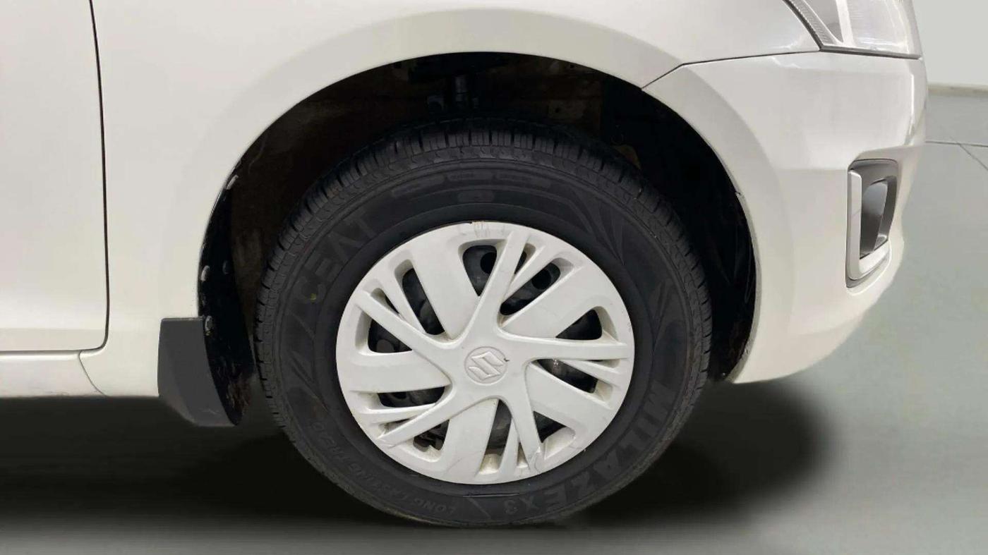 2015 Maruti Swift VXI, Petrol, Manual, 69,965 km, Right Front Wheel