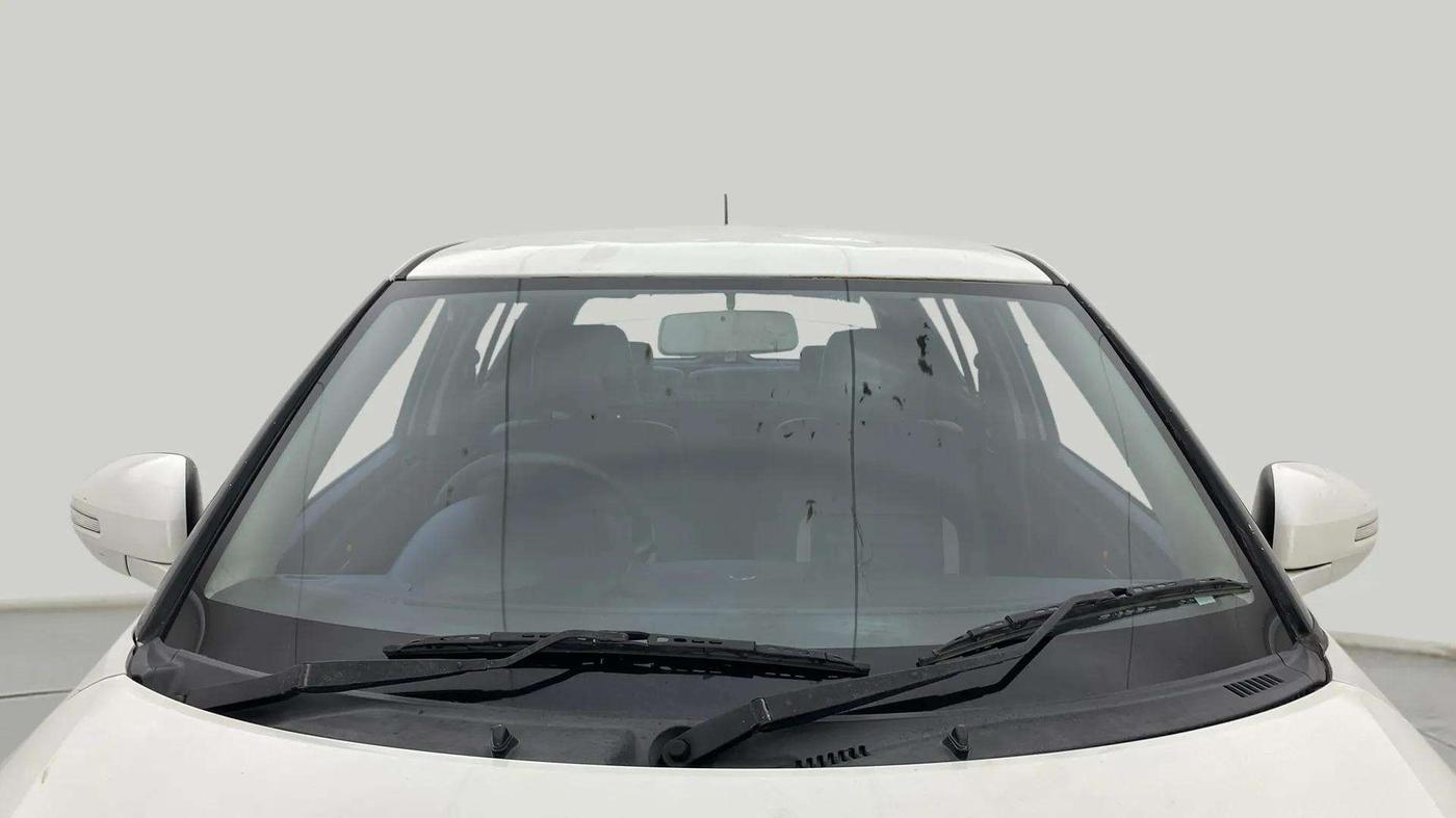 2015 Maruti Swift VXI, Petrol, Manual, 69,965 km, Front Windshield