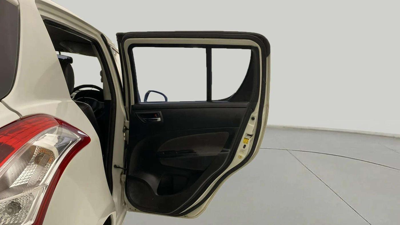 2015 Maruti Swift VXI, Petrol, Manual, 69,965 km, RHS Rear Door