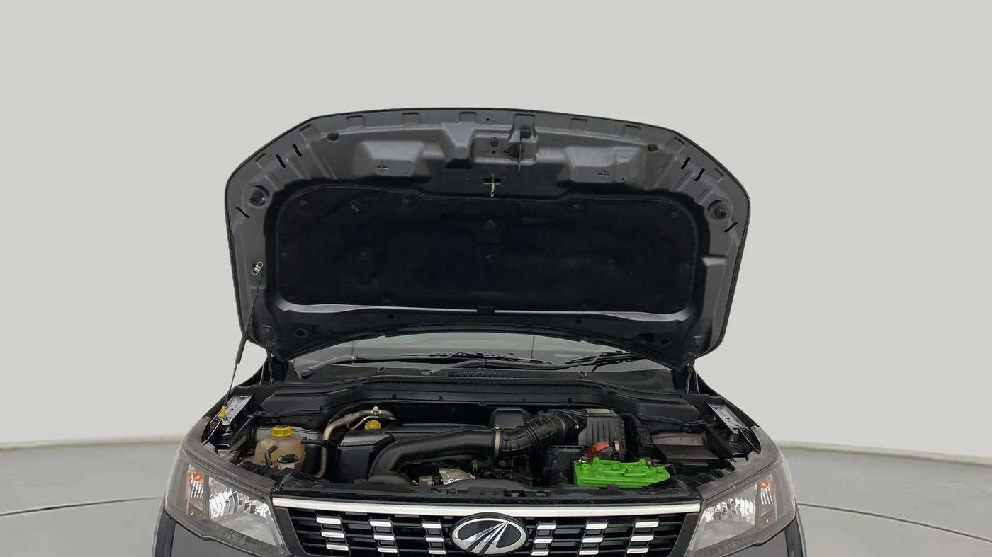 2022 Mahindra XUV300 W6 1.5 Sunroof Diesel, Diesel, Manual, 64,038 km, Open Bonet