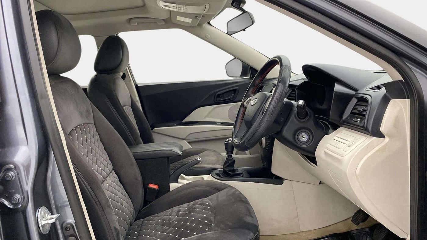 2022 Mahindra XUV300 W6 1.5 Sunroof Diesel, Diesel, Manual, 64,038 km, Right Side Front Door Cabin