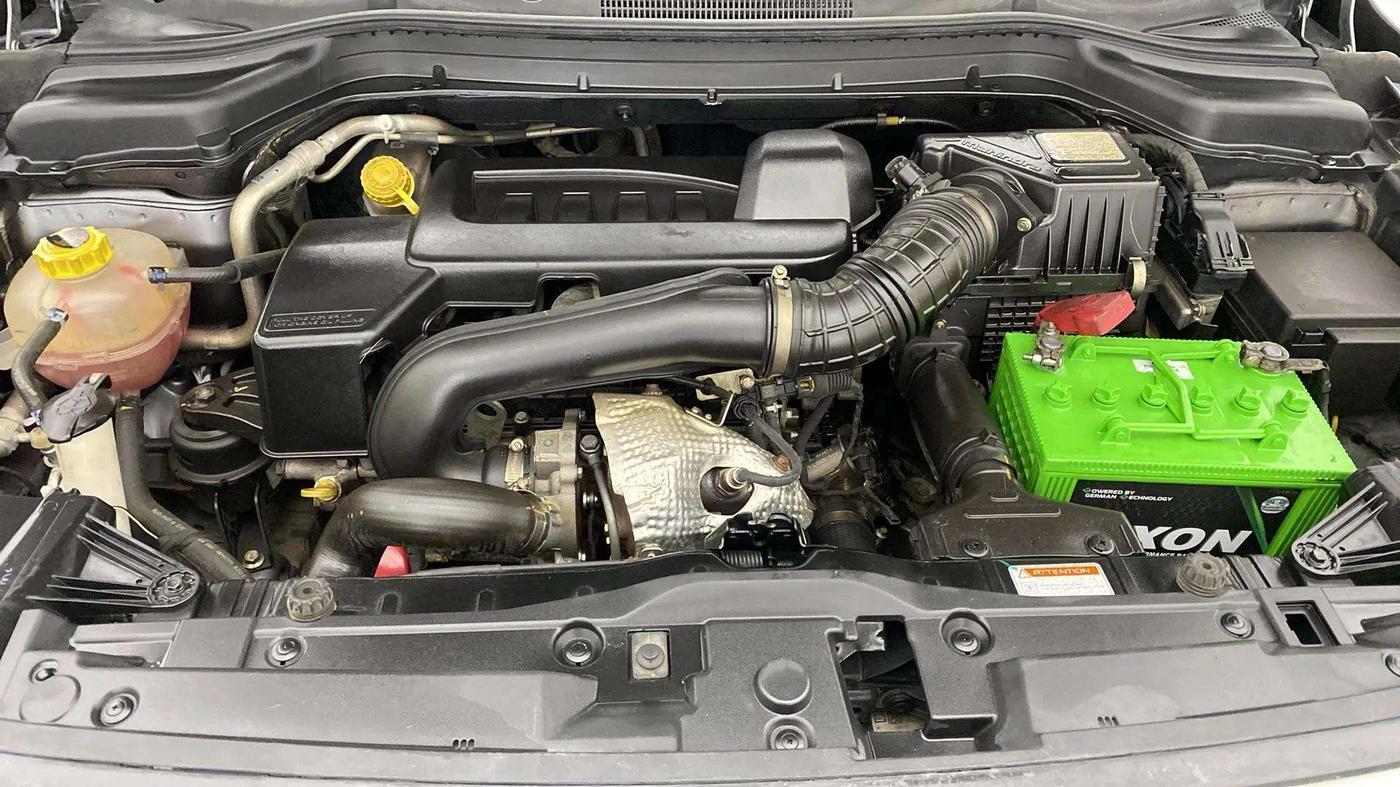 2022 Mahindra XUV300 W6 1.5 Sunroof Diesel, Diesel, Manual, 64,038 km, Engine View