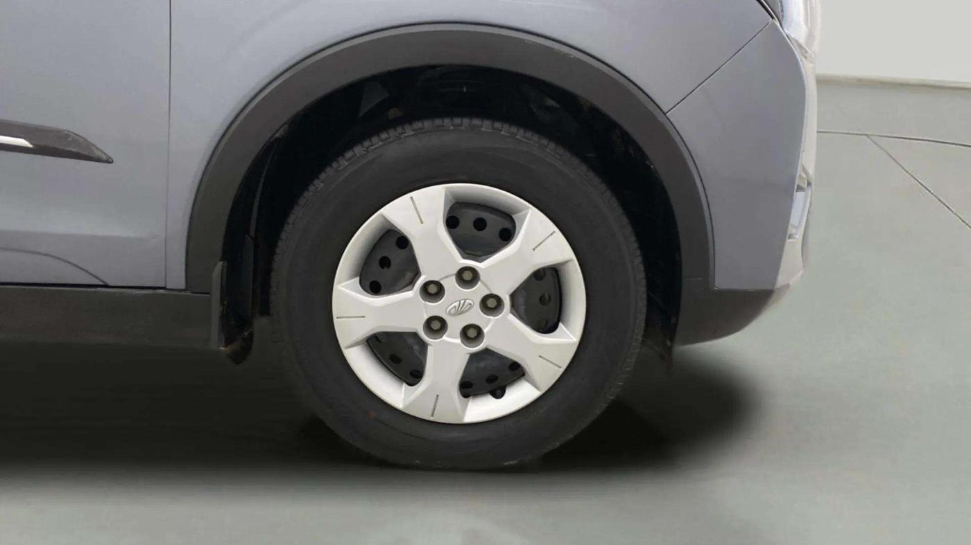 2022 Mahindra XUV300 W6 1.5 Sunroof Diesel, Diesel, Manual, 64,038 km, Right Front Wheel
