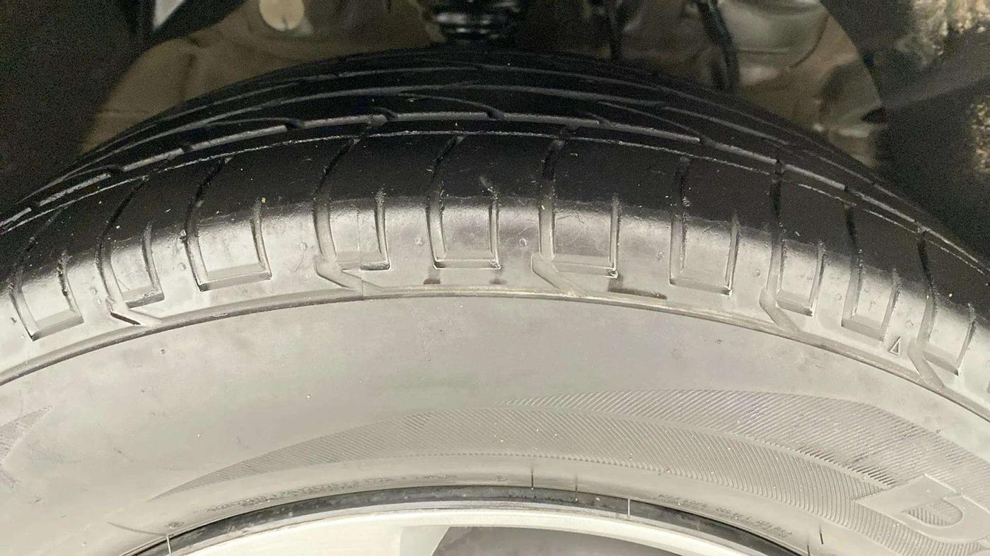 2022 Mahindra XUV300 W6 1.5 Sunroof Diesel, Diesel, Manual, 64,038 km, Right Front Tyre Tread