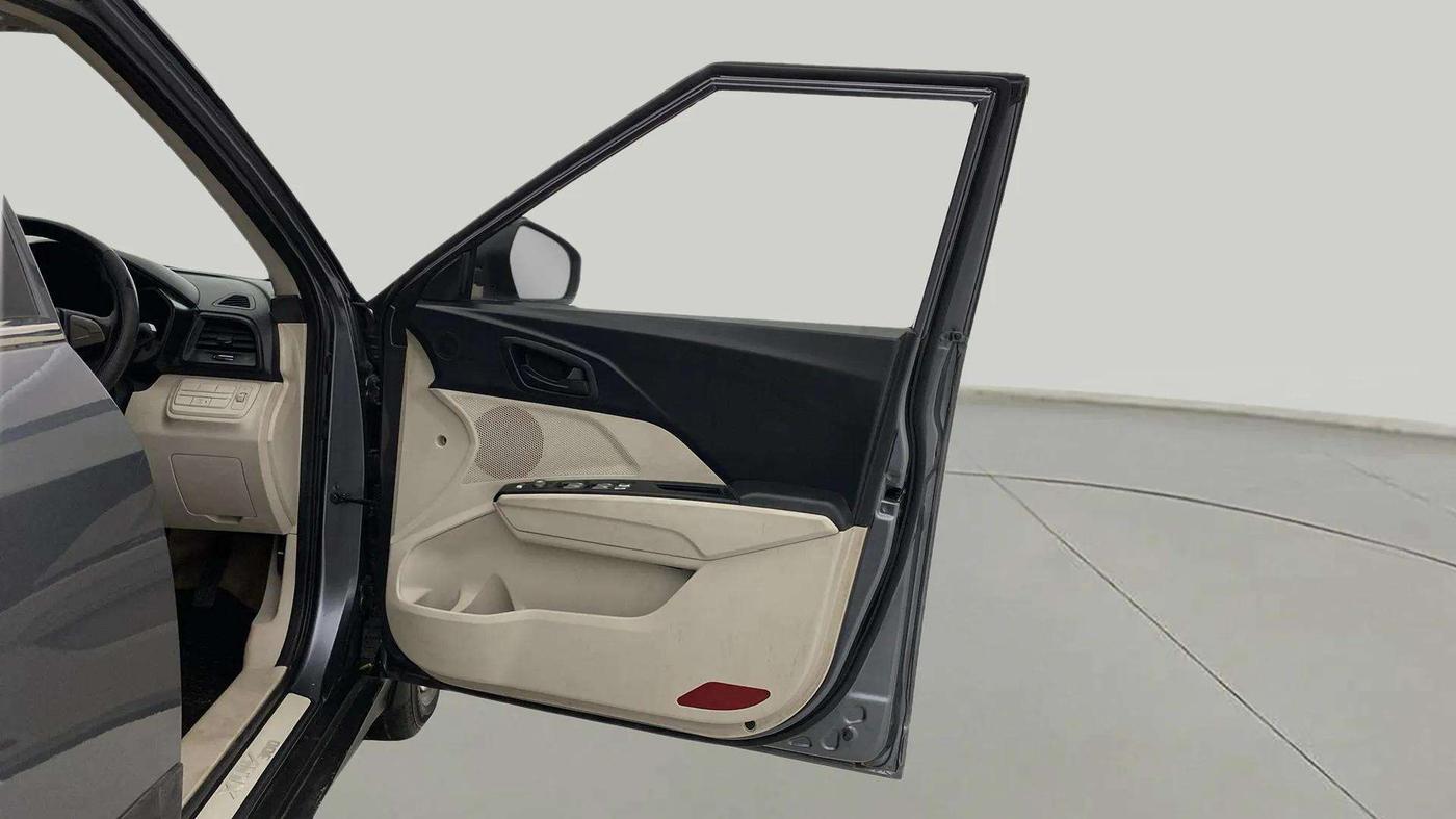 2022 Mahindra XUV300 W6 1.5 Sunroof Diesel, Diesel, Manual, 64,038 km, RHS Front Door