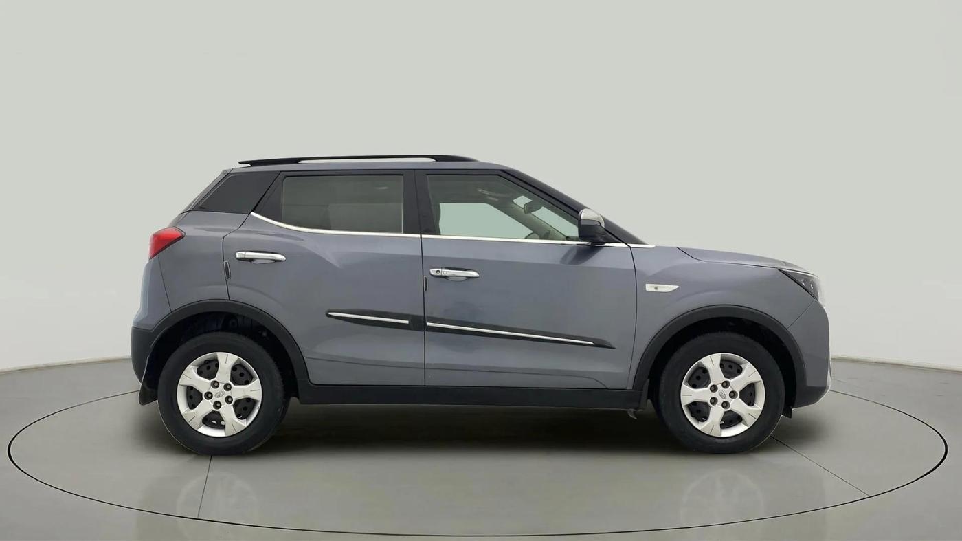 2022 Mahindra XUV300 W6 1.5 Sunroof Diesel, Diesel, Manual, 64,038 km, Right Side View