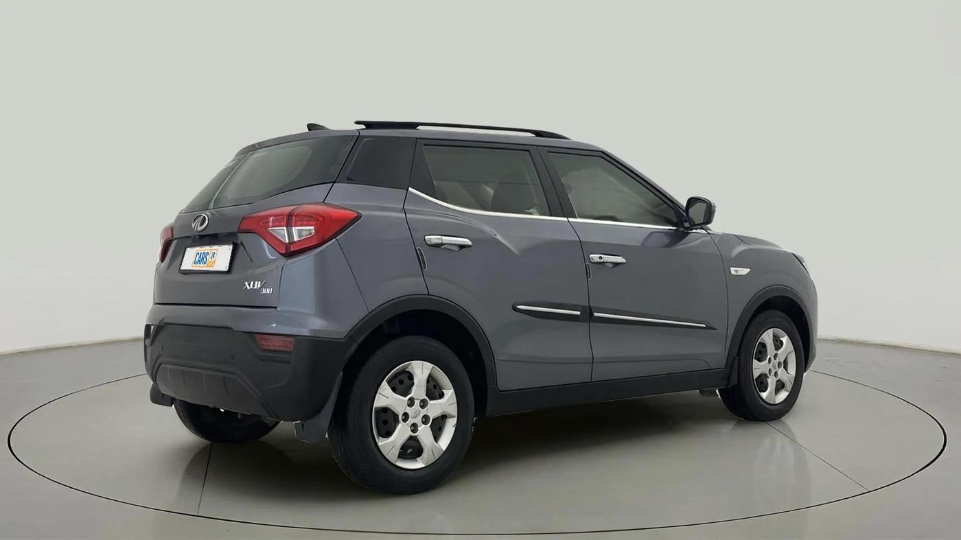 2022 Mahindra XUV300 W6 1.5 Sunroof Diesel, Diesel, Manual, 64,038 km, Right Back Diagonal