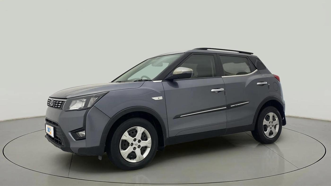 2022 Mahindra XUV300 W6 1.5 Sunroof Diesel, Diesel, Manual, 64,038 km, Left Front Diagonal