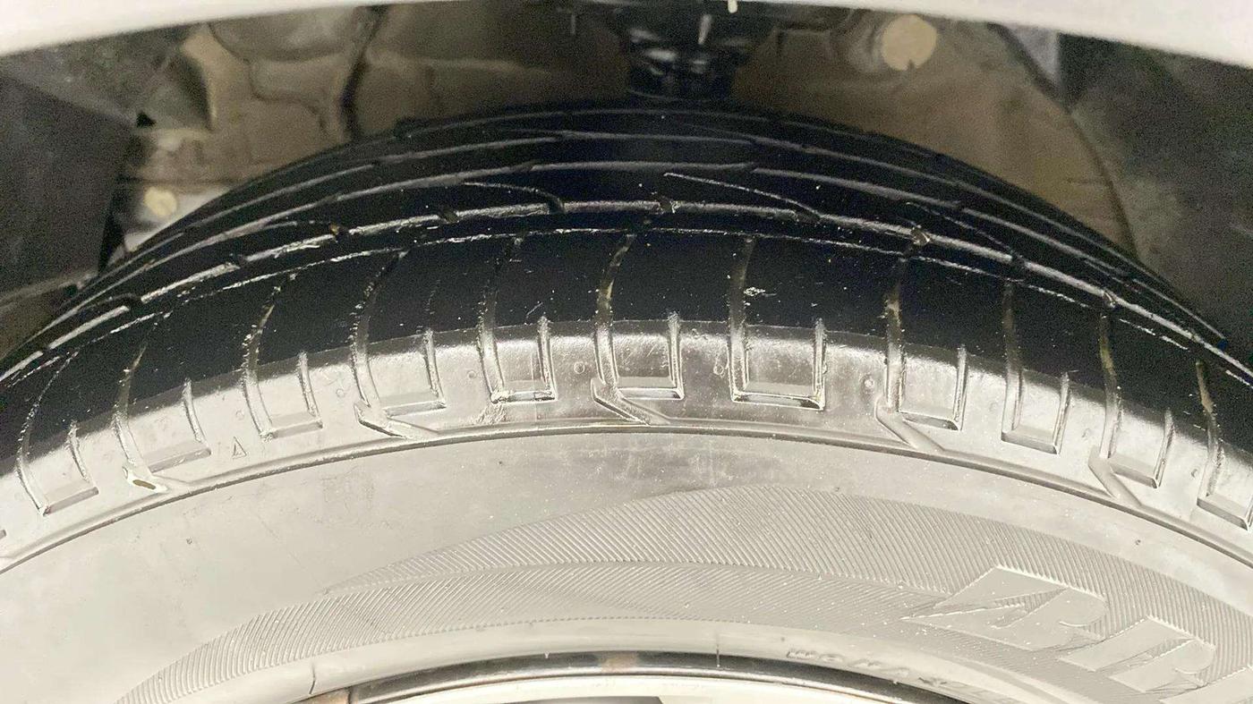 2022 Mahindra XUV300 W6 1.5 Sunroof Diesel, Diesel, Manual, 64,038 km, Left Front Tyre Tread