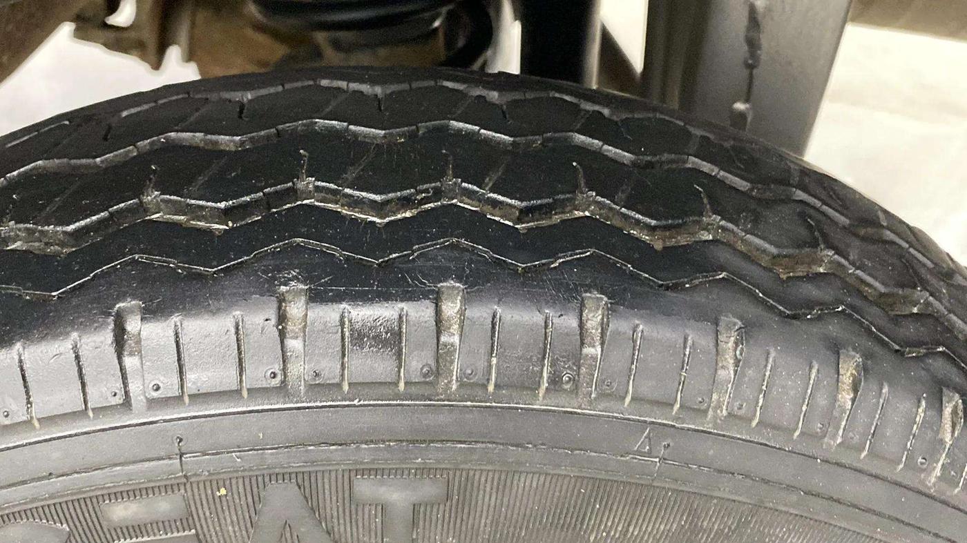 2021 Maruti Eeco 7 STR, Petrol, Manual, 15,131 km, Left Rear Tyre Tread
