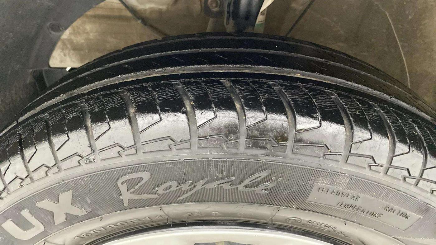 2021 Maruti Swift VXI, Petrol, Manual, 49,240 km, Left Front Tyre Tread