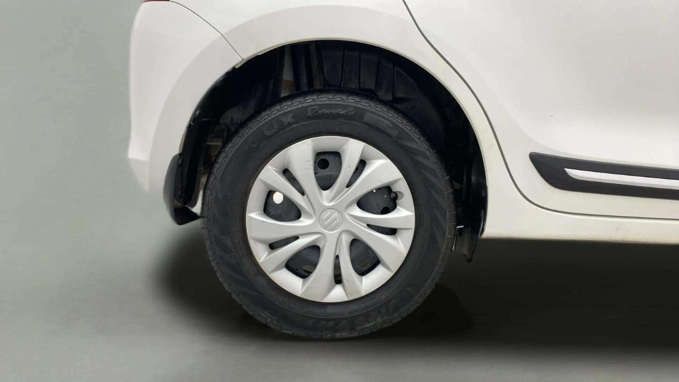 2021 Maruti Swift VXI, Petrol, Manual, 49,240 km, Right Rear Wheel