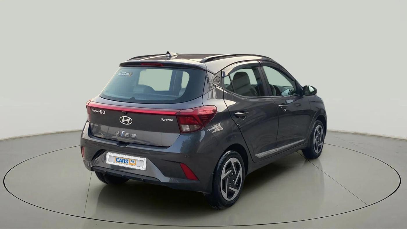 2024 Hyundai GRAND I10 NIOS SPORTZ 1.2 KAPPA VTVT, Petrol, Manual, 13,542 km, Right Back Diagonal