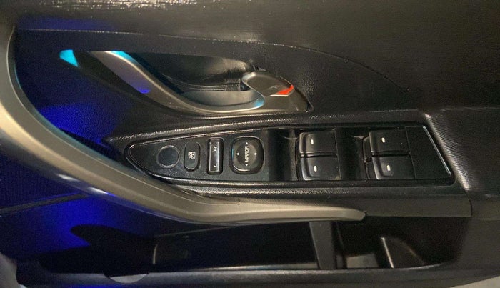 2018 Mahindra XUV500 W7, Diesel, Manual, 80,000 km, Driver Side Adjustment Panel