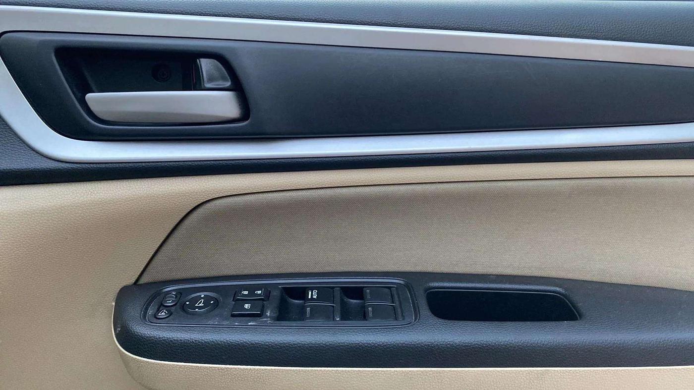 2021 Honda Amaze 1.2L I-VTEC VX CVT, Petrol, Automatic, 36,478 km, Driver Side Door Panels Control