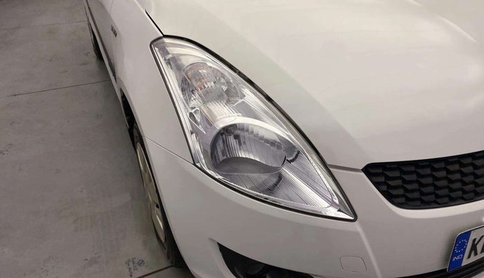 2013 Maruti Swift VXI, Petrol, Manual, 74,384 km, Right headlight - Minor scratches