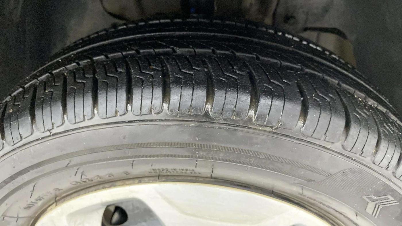 2017 Tata Tiago XTA PETROL, Petrol, Automatic, 41,575 km, Right Front Tyre Tread