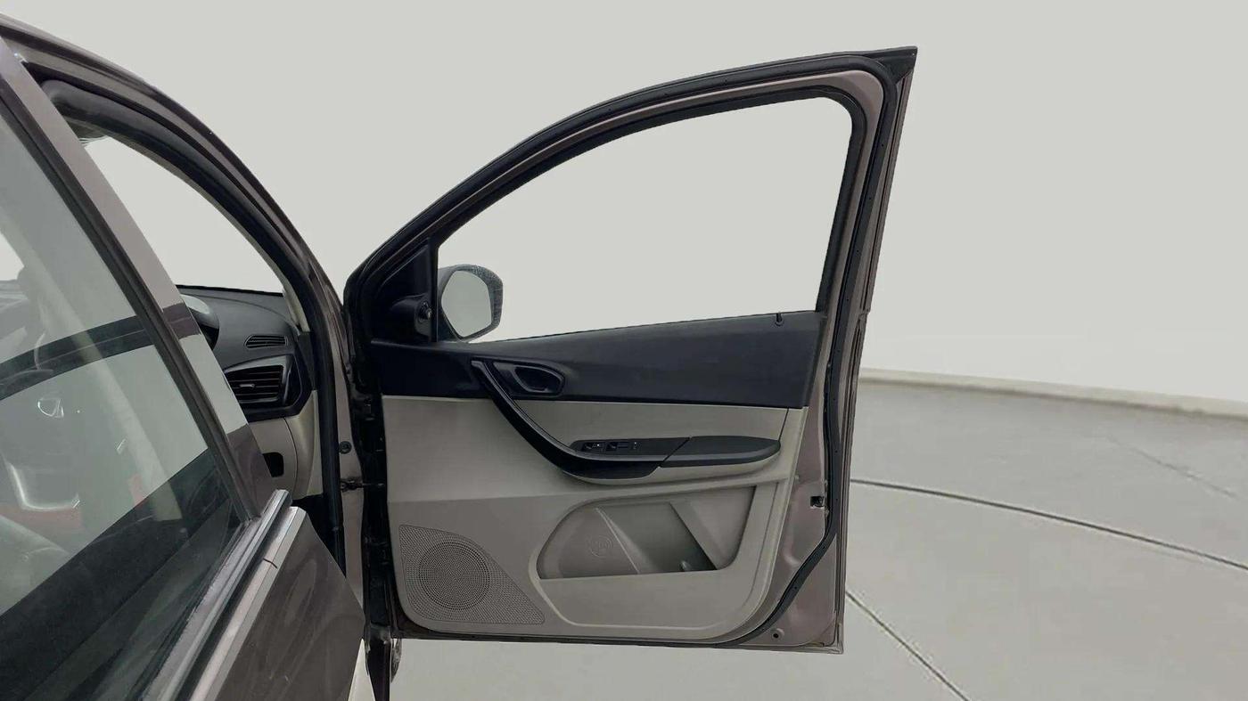 2017 Tata Tiago XTA PETROL, Petrol, Automatic, 41,575 km, RHS Front Door