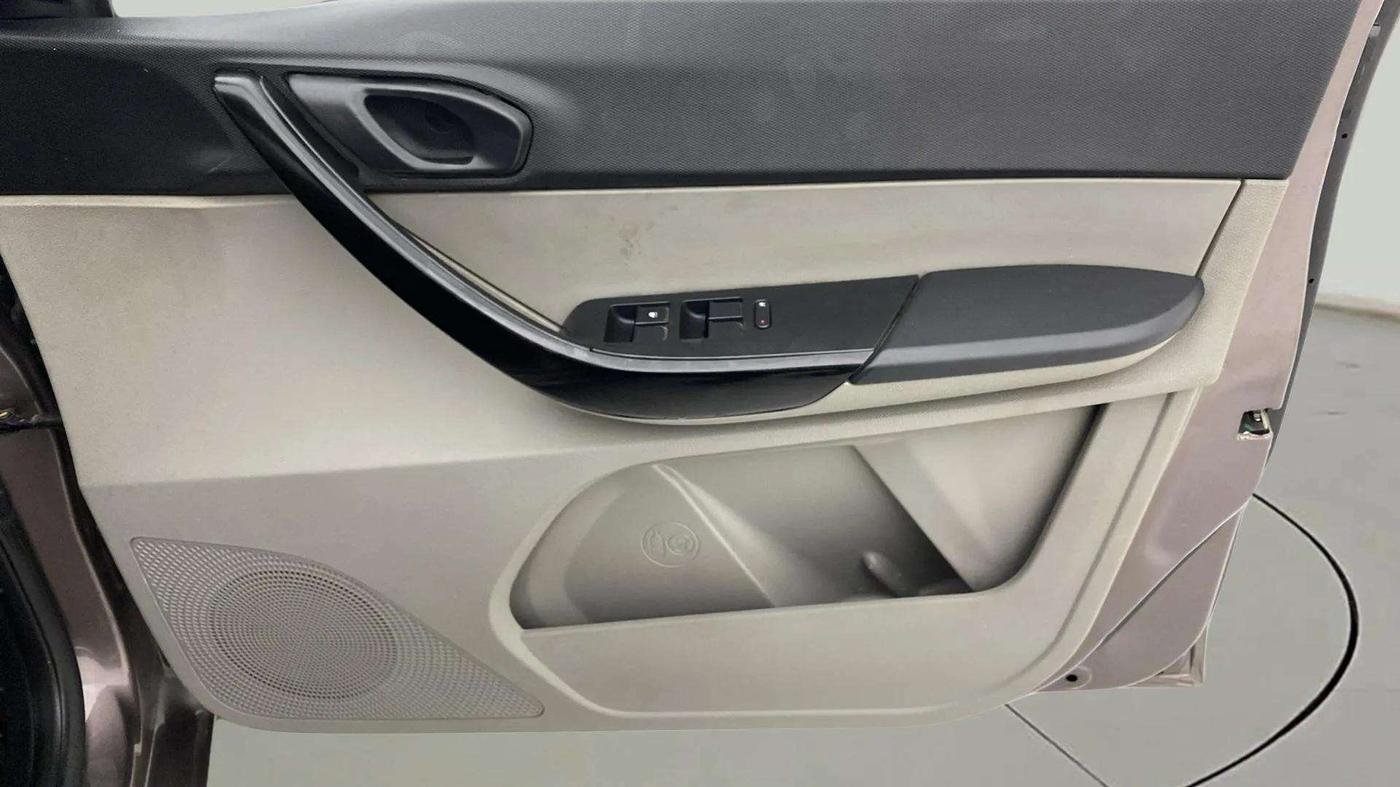 2017 Tata Tiago XTA PETROL, Petrol, Automatic, 41,575 km, Driver Side Door Panels Control
