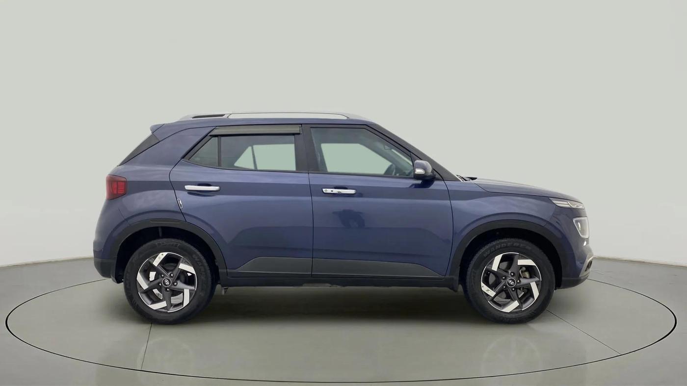 2022 Hyundai VENUE SX 1.5 (O) EXECUTIVE CRDI, Diesel, Manual, 63,125 km, Right Side View