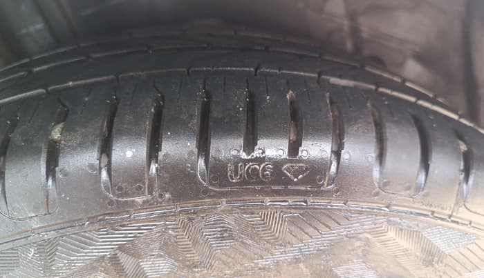 2019 Ford New Figo TITANIUM BLU 1.2 PETROL, Petrol, Manual, 33,768 km, Right Rear Tyre Tread