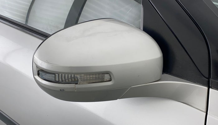 2014 Maruti Swift VXI, Petrol, Manual, 61,823 km, Right rear-view mirror - Indicator light has minor damage