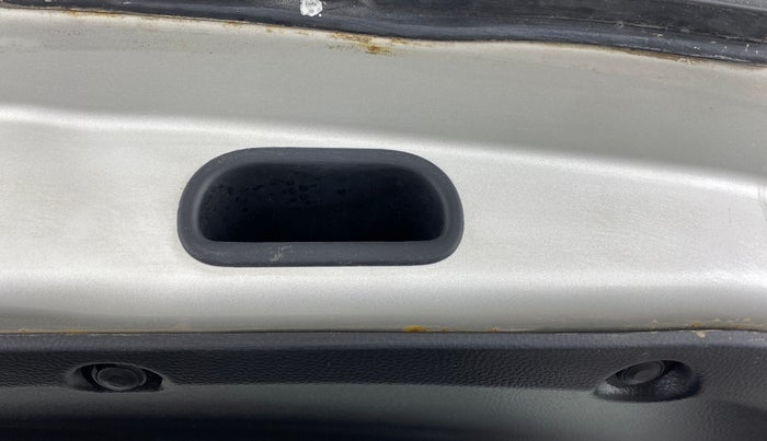 2014 Maruti Swift VXI, Petrol, Manual, 61,823 km, Dicky (Boot door) - Slightly rusted