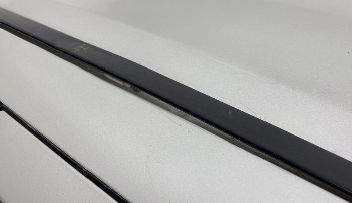 2014 Maruti Swift VXI, Petrol, Manual, 61,823 km, Roof - Beading has minor damage