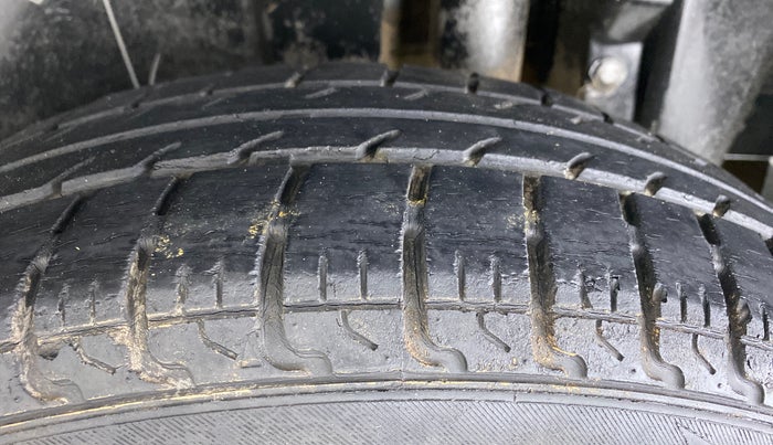2014 Maruti Swift VXI, Petrol, Manual, 61,823 km, Left Rear Tyre Tread