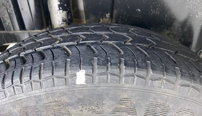 2014 Maruti Swift VXI, Petrol, Manual, 61,823 km, Right Rear Tyre Tread