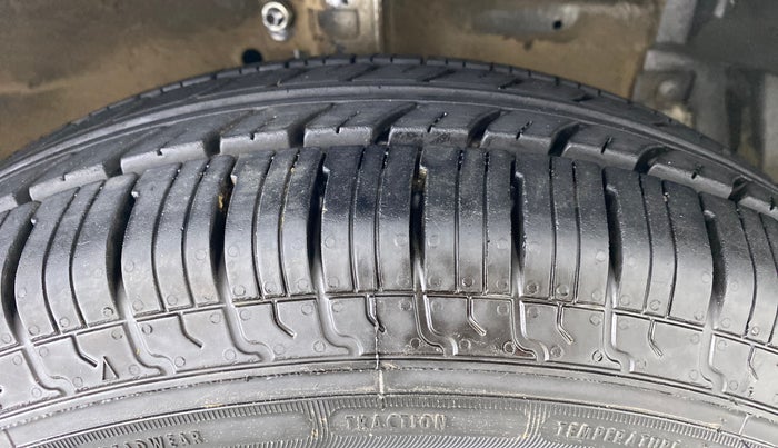 2014 Maruti Swift VXI, Petrol, Manual, 61,823 km, Right Front Tyre Tread