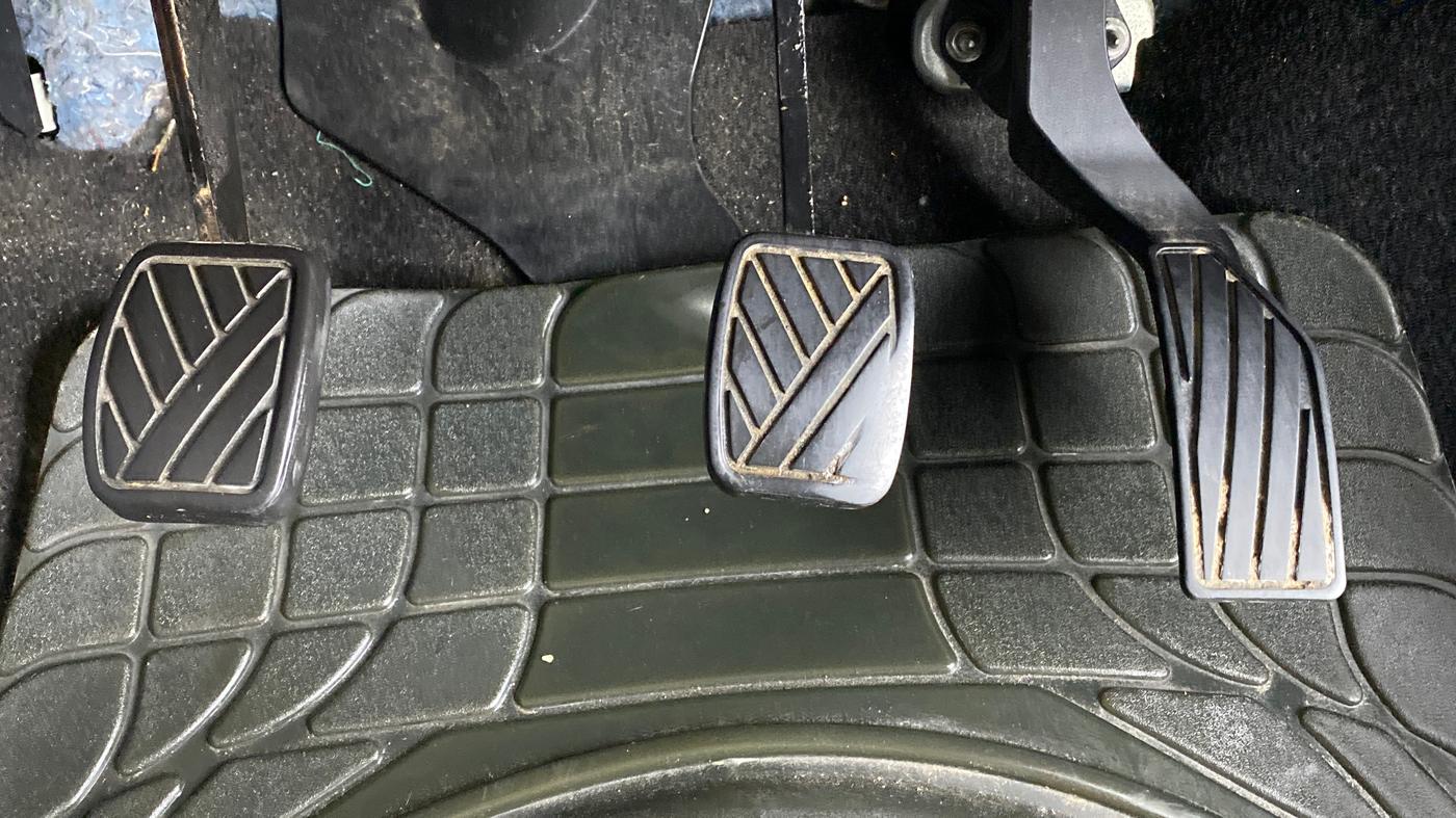 2014 Maruti Swift VXI, Petrol, Manual, 61,823 km, Pedals