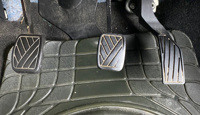 2014 Maruti Swift VXI, Petrol, Manual, 61,823 km, Pedals