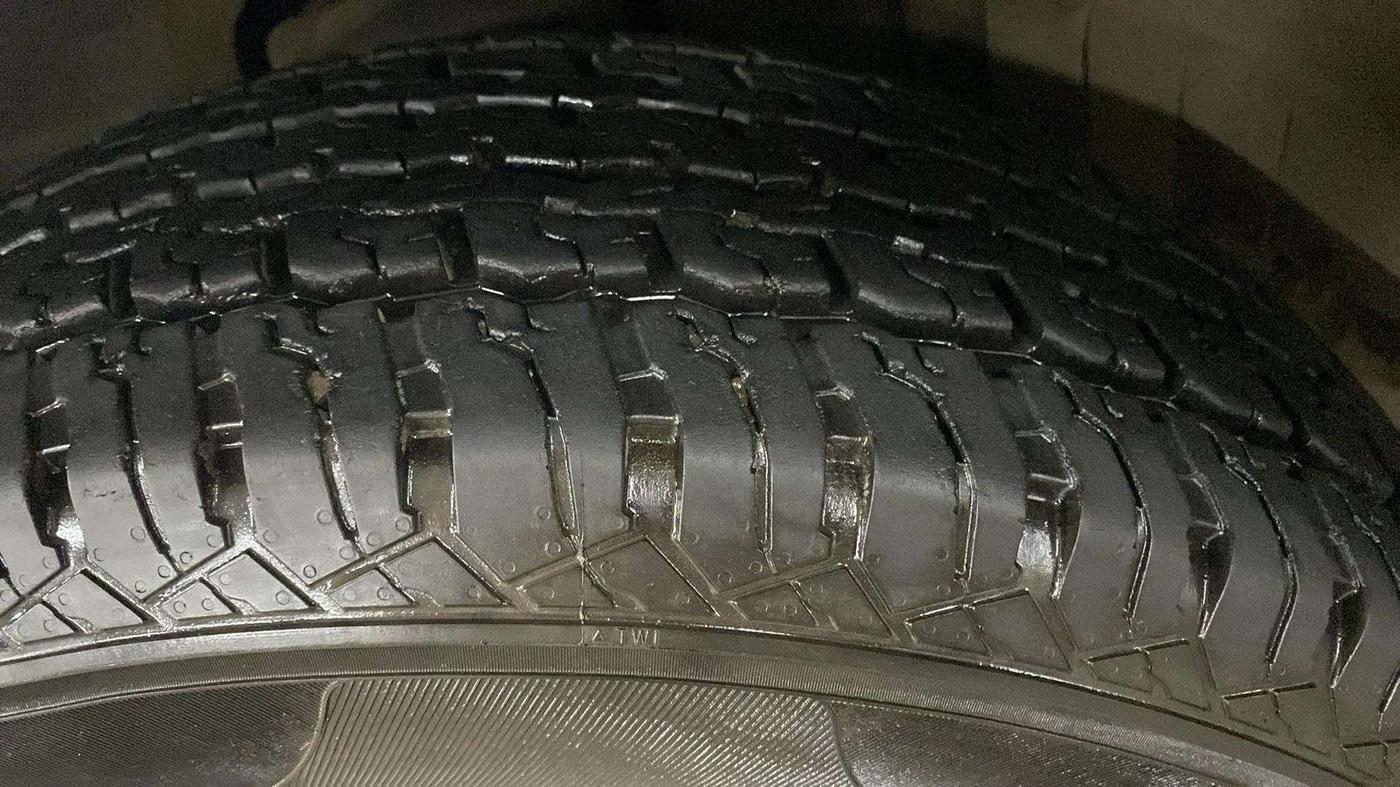 2021 Mahindra Thar LX D AT 4WD HT, Diesel, Automatic, 14,767 km, Right Front Tyre Tread