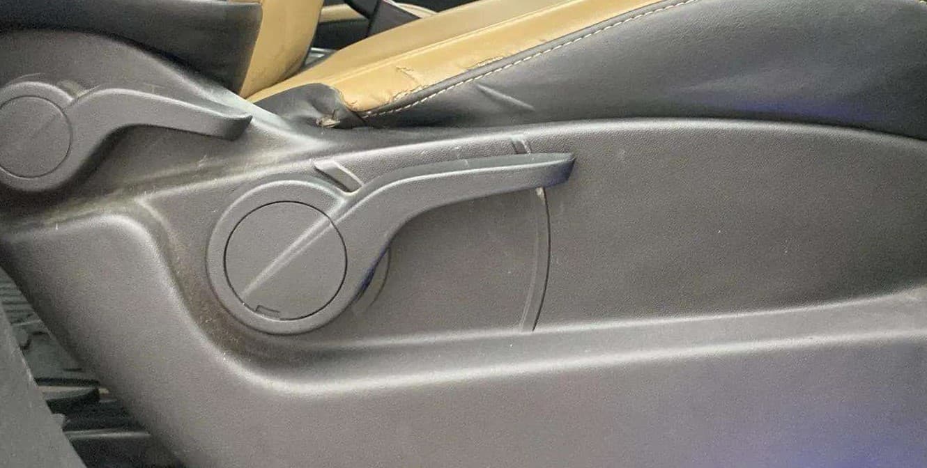 2019 Mahindra XUV500 W9, Diesel, Manual, 48,744 km, Driver Side Adjustment Panel
