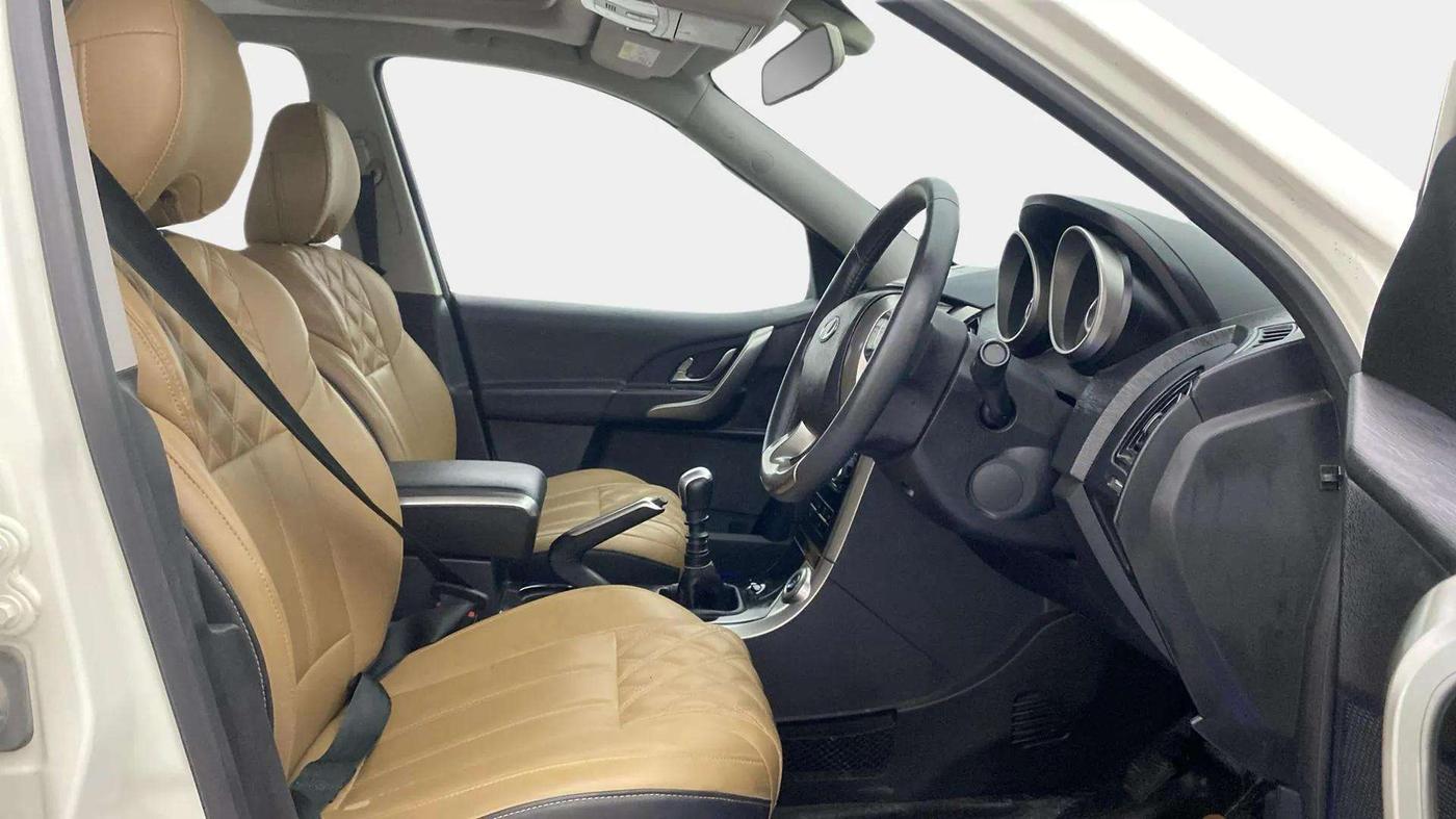 2019 Mahindra XUV500 W9, Diesel, Manual, 48,744 km, Right Side Front Door Cabin