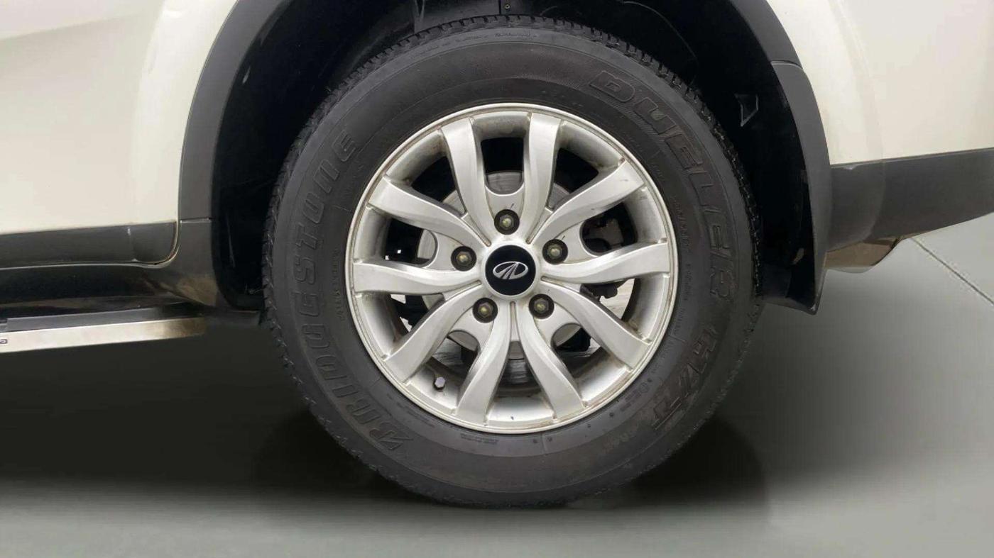 2019 Mahindra XUV500 W9, Diesel, Manual, 48,744 km, Left Rear Wheel