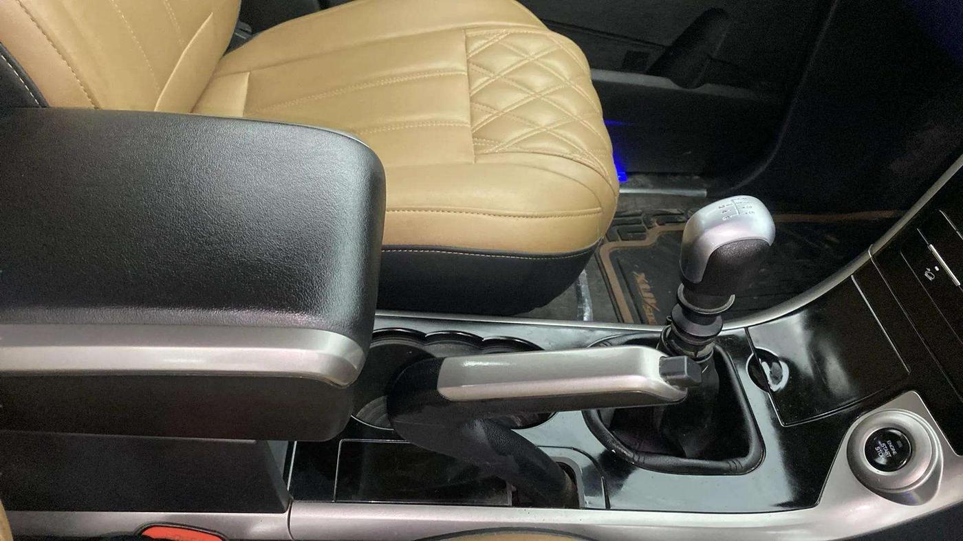 2019 Mahindra XUV500 W9, Diesel, Manual, 48,744 km, Gear Lever